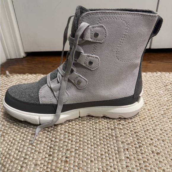 Sorel Light Gray Explorer Boots! Never Worn! - Picture 4 of 9